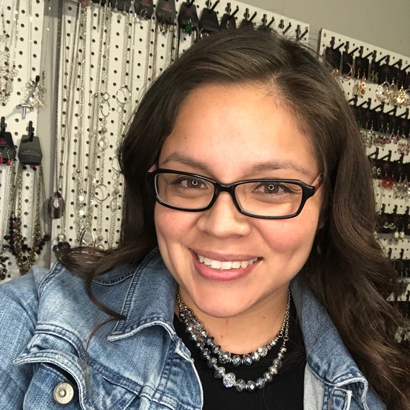 Meet your Posher, Desiree - Picture 1 of 1